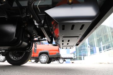 �����ͼ ������ 1.6L CNG 105���� ����5�� 3.3�׵�������΢��(��̥)ͼƬ