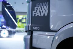 解放J6E 12.5L柴油 520马力 4X2 一汽解放12档 AMT自动档 L2 牵引车