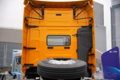 解放J7 创领版 640马力 6X4 AMT自动档牵引车 解放J7 创领版 640马力 6X4 AMT自动档牵引车