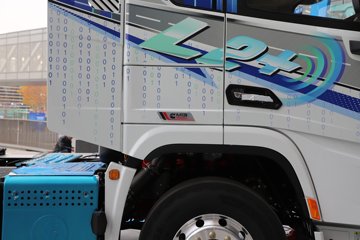 ��������G6000 12.5L���� 560���� 4X2 ��ʿ��16�� ǣ����ͼƬ