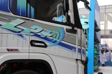 ��������G6000 12.5L���� 560���� 4X2 ��ʿ��16�� ǣ����ͼƬ