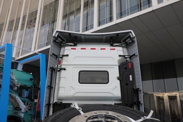 ��������G6000 12.5L���� 560���� 4X2 ��ʿ��16�� ǣ����ͼƬ