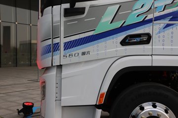 ��������G6000 12.5L���� 560���� 4X2 ��ʿ��16�� ǣ����ͼƬ