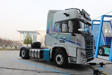 ��������G6000 12.5L���� 560���� 4X2 ��ʿ��16�� ǣ����ͼƬ