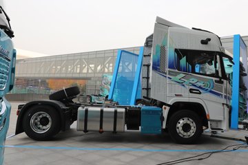 ��������G6000 12.5L���� 560���� 4X2 ��ʿ��16�� ǣ����ͼƬ