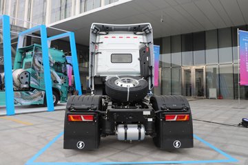 ��������G6000 12.5L���� 560���� 4X2 ��ʿ��16�� ǣ����ͼƬ