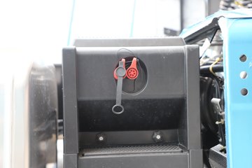 ��������G6000 12.5L���� 560���� 4X2 ��ʿ��16�� ǣ����ͼƬ