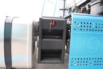 ��������G6000 12.5L���� 560���� 4X2 ��ʿ��16�� ǣ����ͼƬ