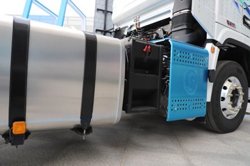 ��������G6000 12.5L���� 560���� 4X2 ��ʿ��16�� ǣ����ͼƬ