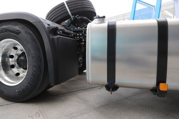 ��������G6000 12.5L���� 560���� 4X2 ��ʿ��16�� ǣ����ͼƬ