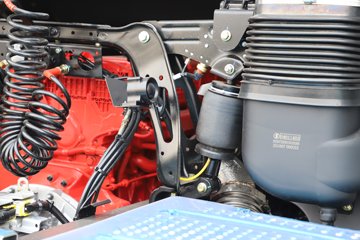 ��������G6000 12.5L���� 560���� 4X2 ��ʿ��16�� ǣ����ͼƬ