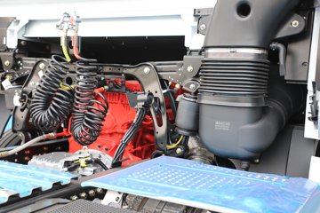 ��������G6000 12.5L���� 560���� 4X2 ��ʿ��16�� ǣ����ͼƬ