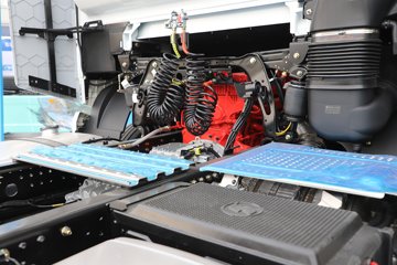 ��������G6000 12.5L���� 560���� 4X2 ��ʿ��16�� ǣ����ͼƬ