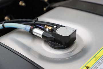 ��������G6000 12.5L���� 560���� 4X2 ��ʿ��16�� ǣ����ͼƬ