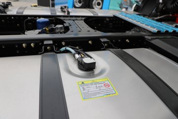 ��������G6000 12.5L���� 560���� 4X2 ��ʿ��16�� ǣ����ͼƬ