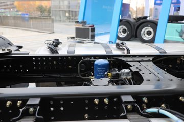 ��������G6000 12.5L���� 560���� 4X2 ��ʿ��16�� ǣ����ͼƬ