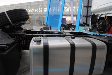 ��������G6000 12.5L���� 560���� 4X2 ��ʿ��16�� ǣ����ͼƬ