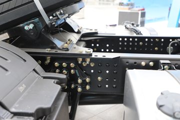 ��������G6000 12.5L���� 560���� 4X2 ��ʿ��16�� ǣ����ͼƬ