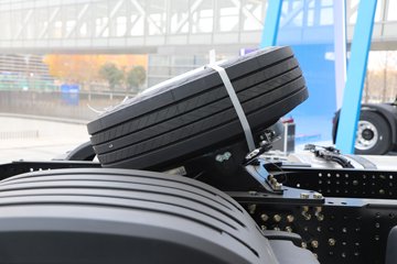 ��������G6000 12.5L���� 560���� 4X2 ��ʿ��16�� ǣ����ͼƬ