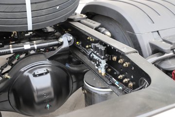 ��������G6000 12.5L���� 560���� 4X2 ��ʿ��16�� ǣ����ͼƬ