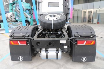 ��������G6000 12.5L���� 560���� 4X2 ��ʿ��16�� ǣ����ͼƬ