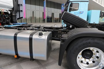 ��������G6000 12.5L���� 560���� 4X2 ��ʿ��16�� ǣ����ͼƬ