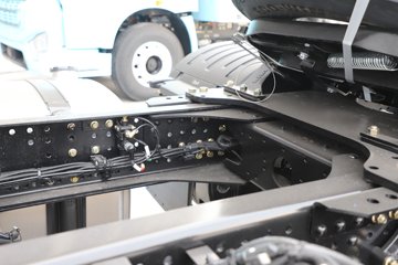 ��������G6000 12.5L���� 560���� 4X2 ��ʿ��16�� ǣ����ͼƬ