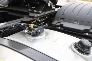 ��������G6000 12.5L���� 560���� 4X2 ��ʿ��16�� ǣ����ͼƬ