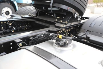 ��������G6000 12.5L���� 560���� 4X2 ��ʿ��16�� ǣ����ͼƬ