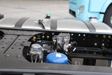 ��������G6000 12.5L���� 560���� 4X2 ��ʿ��16�� ǣ����ͼƬ