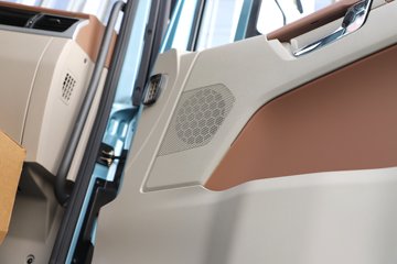 ��������G6000C 12.5L���� 600���� 6X4 ��ʿ��12�� AMT�Զ��� ǣ����ͼƬ