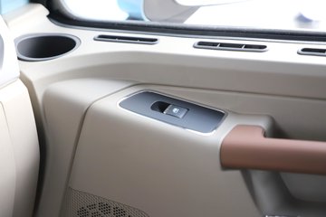 ��������G6000C 12.5L���� 600���� 6X4 ��ʿ��12�� AMT�Զ��� ǣ����ͼƬ