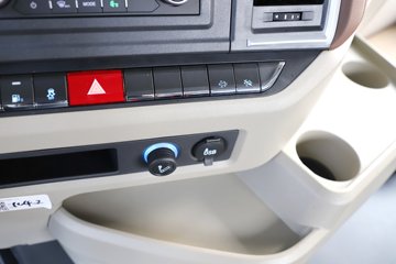 ��������G6000C 12.5L���� 600���� 6X4 ��ʿ��12�� AMT�Զ��� ǣ����ͼƬ