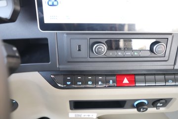 ��������G6000C 12.5L���� 600���� 6X4 ��ʿ��12�� AMT�Զ��� ǣ����ͼƬ