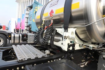 ��������H6000 ݼӢ�� 13.3L LNG 540���� 6X4 ��ʿ��12�� ǣ����ͼƬ