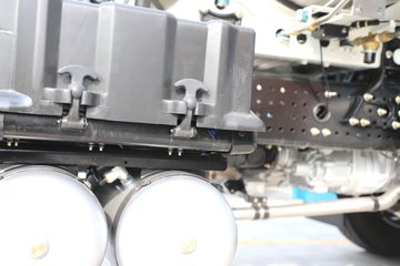 ��������H6000 ݼӢ�� 13.3L LNG 540���� 6X4 ��ʿ��12�� ǣ����ͼƬ