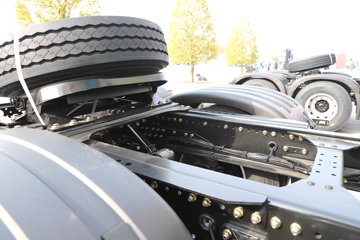 ��������H6000 ݼӢ�� 13.3L LNG 540���� 6X4 ��ʿ��12�� ǣ����ͼƬ