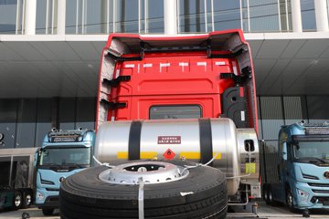 ��������X5000 ݼӢ�� 12.5L LNG 530���� 6X4 ��ʿ��12�� ǣ����ͼƬ