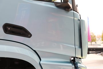 ��������M6000 �콢�� 6.8L���� 320���� 4X2 10�� 9.8����ʽ�ػ���ͼƬ