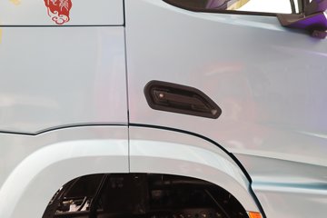 ��������M6000 �콢�� 6.8L���� 320���� 4X2 10�� 9.8����ʽ�ػ���ͼƬ