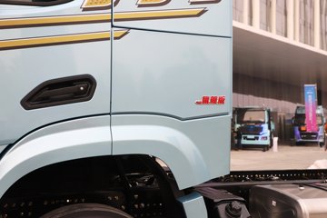 ��������M6000 �콢�� 6.8L���� 320���� 4X2 10�� 9.8����ʽ�ػ���ͼƬ