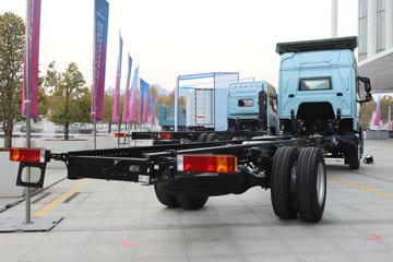 ��������M6000 �콢�� 6.8L���� 320���� 4X2 10�� 9.8����ʽ�ػ���ͼƬ