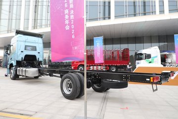 ��������M6000 �콢�� 6.8L���� 320���� 4X2 10�� 9.8����ʽ�ػ���ͼƬ