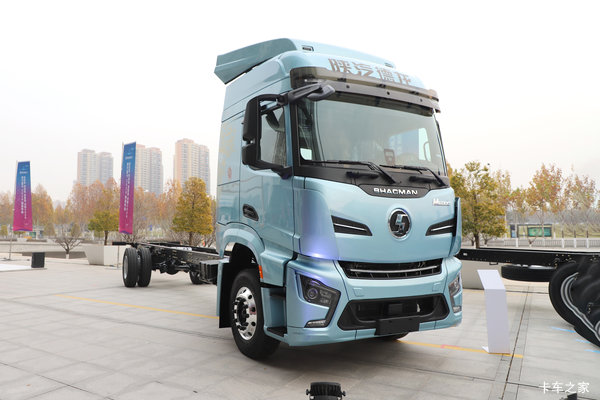 陕汽德龙M6000 旗舰版 6.8L柴油 320马力 4X2 10档 9.8米厢式载货车