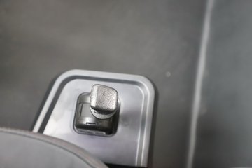 ��������M6000 �콢�� 6.8L���� 320���� 4X2 10�� 9.8����ʽ�ػ���ͼƬ