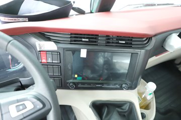 ��������M6000 �콢�� 6.8L���� 320���� 4X2 10�� 9.8����ʽ�ػ���ͼƬ