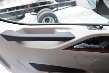 ��������M6000 �콢�� 6.8L���� 320���� 4X2 10�� 9.8����ʽ�ػ���ͼƬ