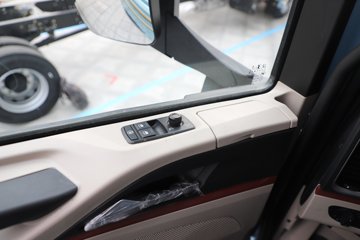 ��������M6000 �콢�� 6.8L���� 320���� 4X2 10�� 9.8����ʽ�ػ���ͼƬ