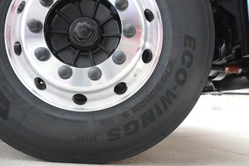 ��������M6000 �콢�� 6.8L���� 320���� 4X2 10�� 9.8����ʽ�ػ���ͼƬ