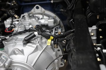 ��������M6000 �콢�� 6.8L���� 320���� 4X2 10�� 9.8����ʽ�ػ���ͼƬ